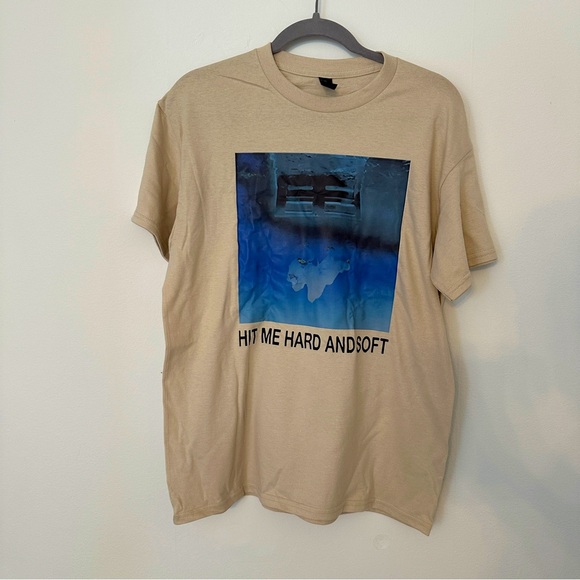 NEW BILLIE EILISH “Hit Me Hard and Soft” Concert Tee, Sz M‎ - Picture 1 of 5